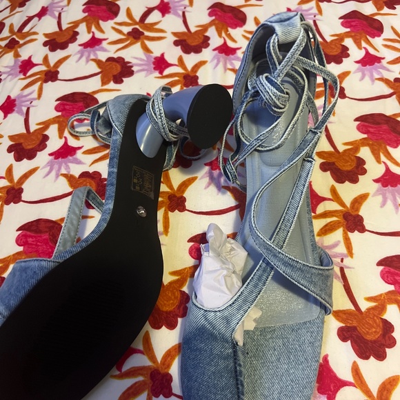 AKIRA AZALEA WANG BUIKY DENIM PUMP Size 1111 - Picture 3 of 4
